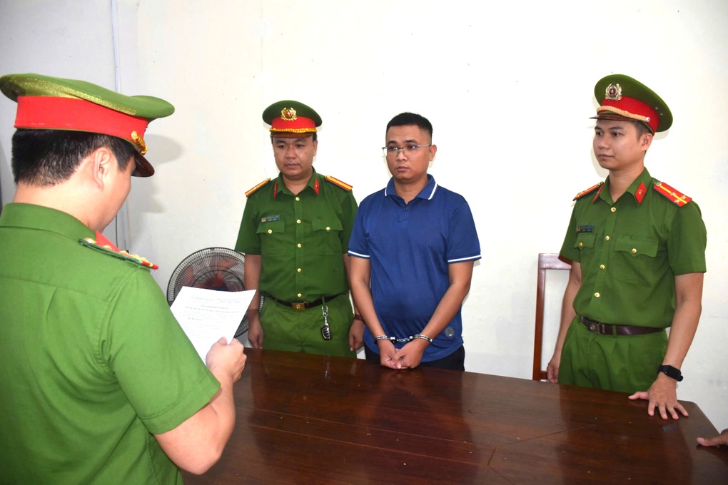 Chiếm đoạt 15 tỷ đồng bằng chiêu đáo hạn ngân hàng - 1 Chiếm đoạt 15 tỷ đồng bằng chiêu đáo hạn ngân hàng - 1