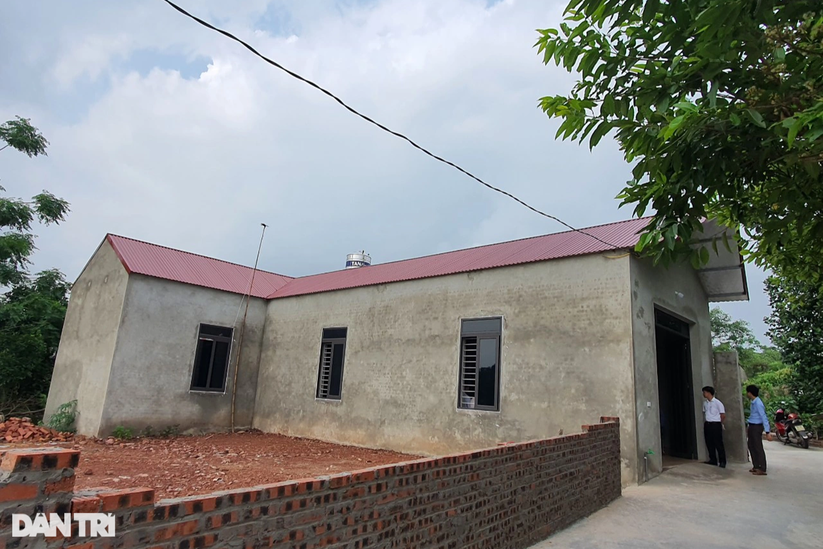 Ở trong nhà mới, đêm đầu tiên gia đình em mừng quá không ngủ được - 4 Ở trong nhà mới, đêm đầu tiên gia đình em mừng quá không ngủ được - 4