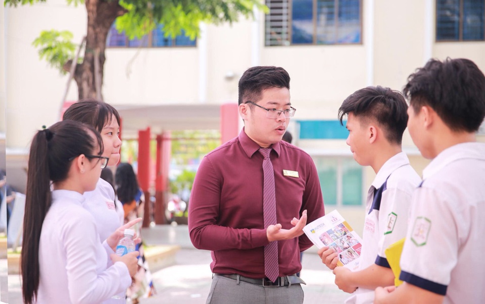 Xét tuyển học bạ trở thành lựa chọn của nhiều sinh viên - 2 Xét tuyển học bạ trở thành lựa chọn của nhiều sinh viên - 2