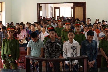 Vác dao phóng lợn đâm chết người