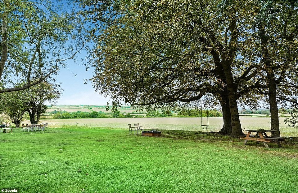 Mua lâu đài cổ tồi tàn hơn 100.000 USD, cải tạo xong giá tăng gấp 10 lần - 14