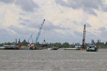 Trả gấp gần 12 lần giá mở thầu để được quyền khai thác 2 mỏ cát ở Đồng Tháp