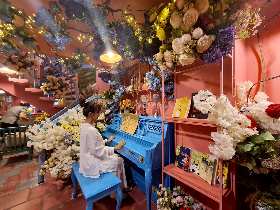 Cà phê màu hồng.jpg