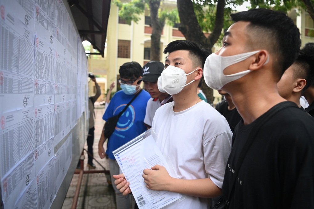 Sáng nay, gần 1 triệu thí sinh bước vào môn thi đầu tiên Ngữ Văn - 22 Sáng nay, gần 1 triệu thí sinh bước vào môn thi đầu tiên Ngữ Văn - 22