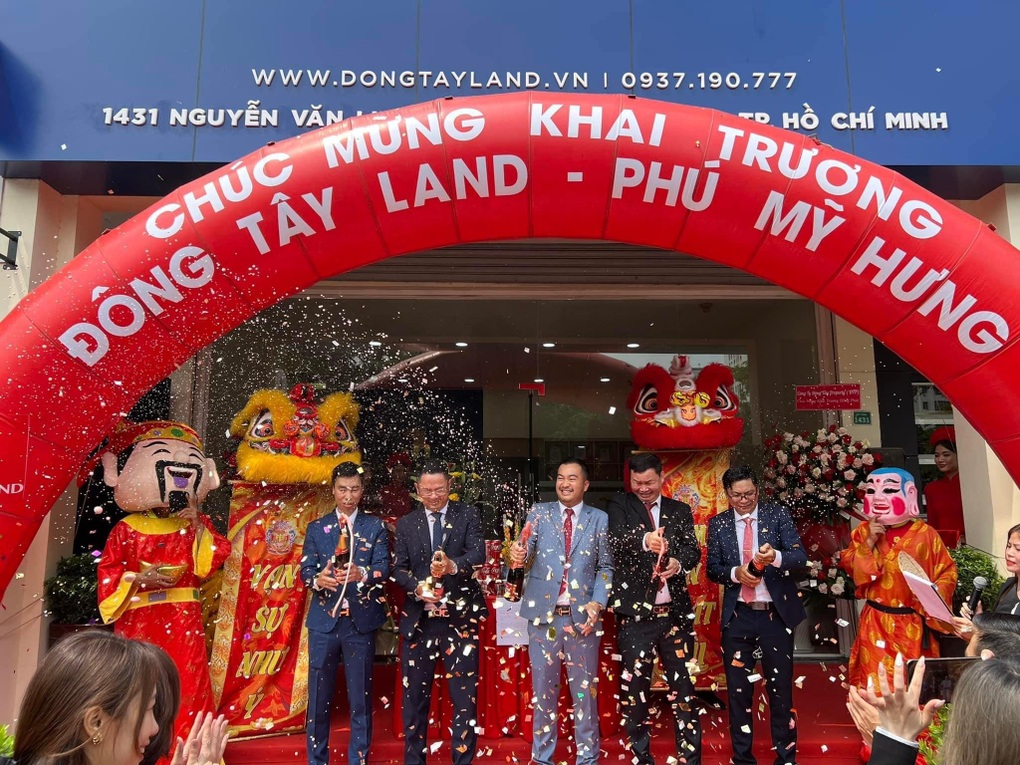 Đông Tây Land khai trương văn phòng Phú Mỹ Hưng, mở rộng hệ thống giao dịch - 2 Đông Tây Land khai trương văn phòng Phú Mỹ Hưng, mở rộng hệ thống giao dịch - 2