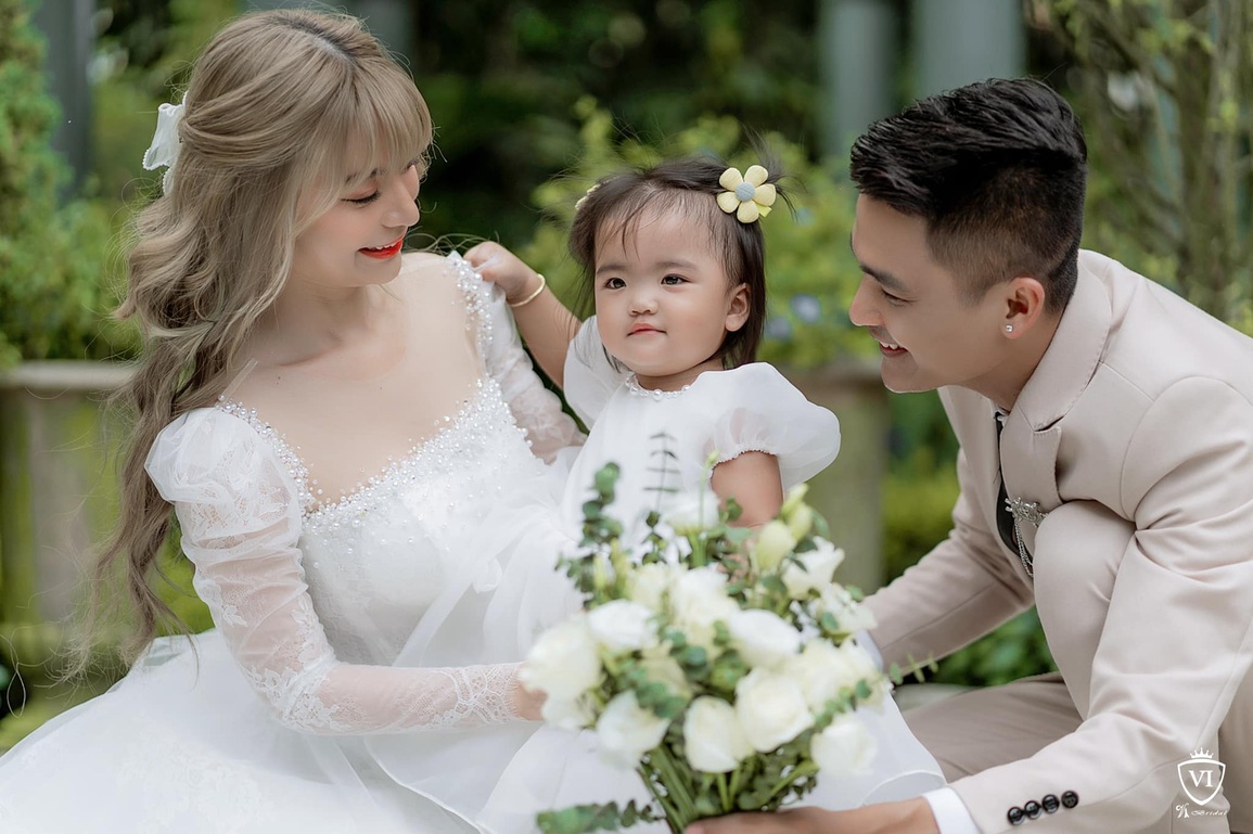 Clip hai bà sui quẩy cực sung trong đám cưới Mạc Văn Khoa gây sốt - 2 Clip hai bà sui quẩy cực sung trong đám cưới Mạc Văn Khoa gây sốt - 2
