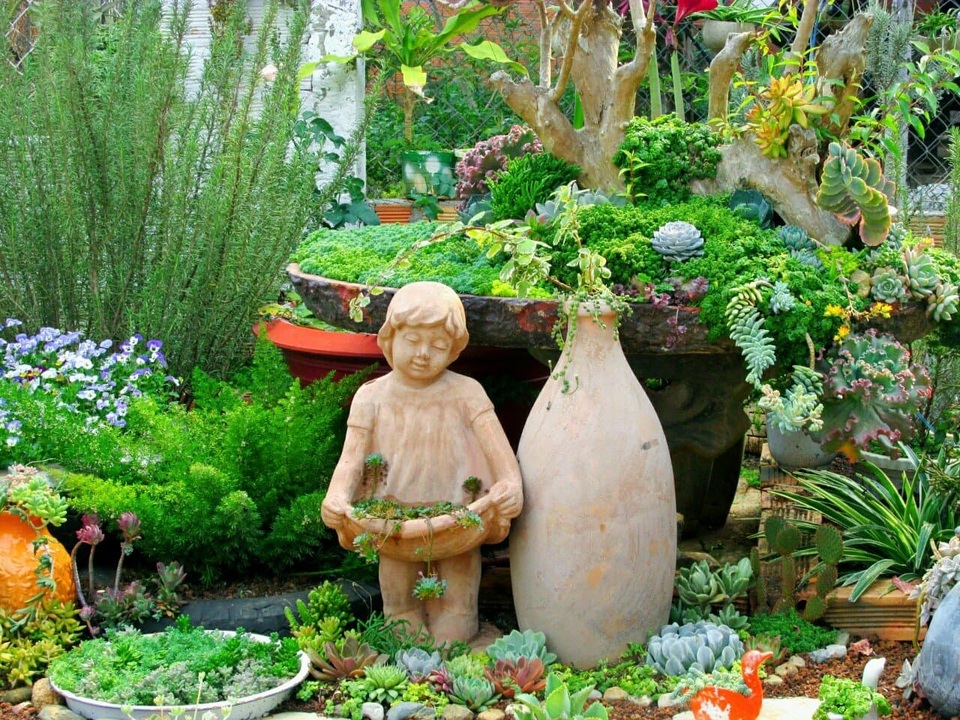 Độc đáo khu vườn ve chai của chị gái Lâm Đồng - 11 Độc đáo khu vườn ve chai của chị gái Lâm Đồng - 11