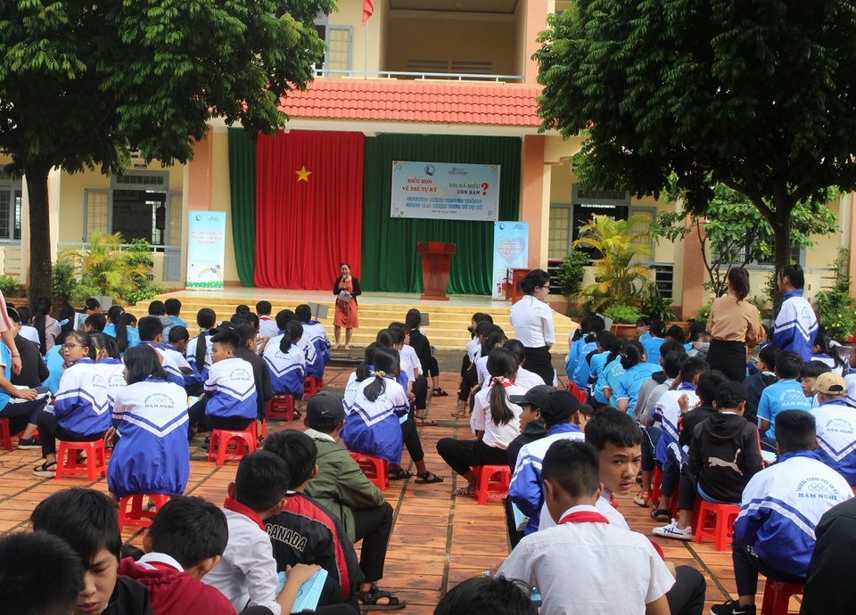 Trẻ tự kỷ cần được yêu thương, không bị kỳ thị - 2 Trẻ tự kỷ cần được yêu thương, không bị kỳ thị - 2