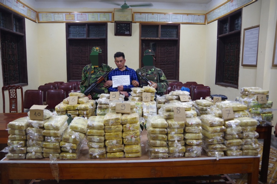 Lô ma túy khủng thu từ vụ án xuyên quốc gia - 1 Lô ma túy khủng thu từ vụ án xuyên quốc gia - 1