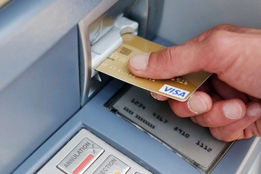 Nhận hơn 1 tỷ đồng tiền "lót tay" của Việt Á qua tài khoản bố vợ