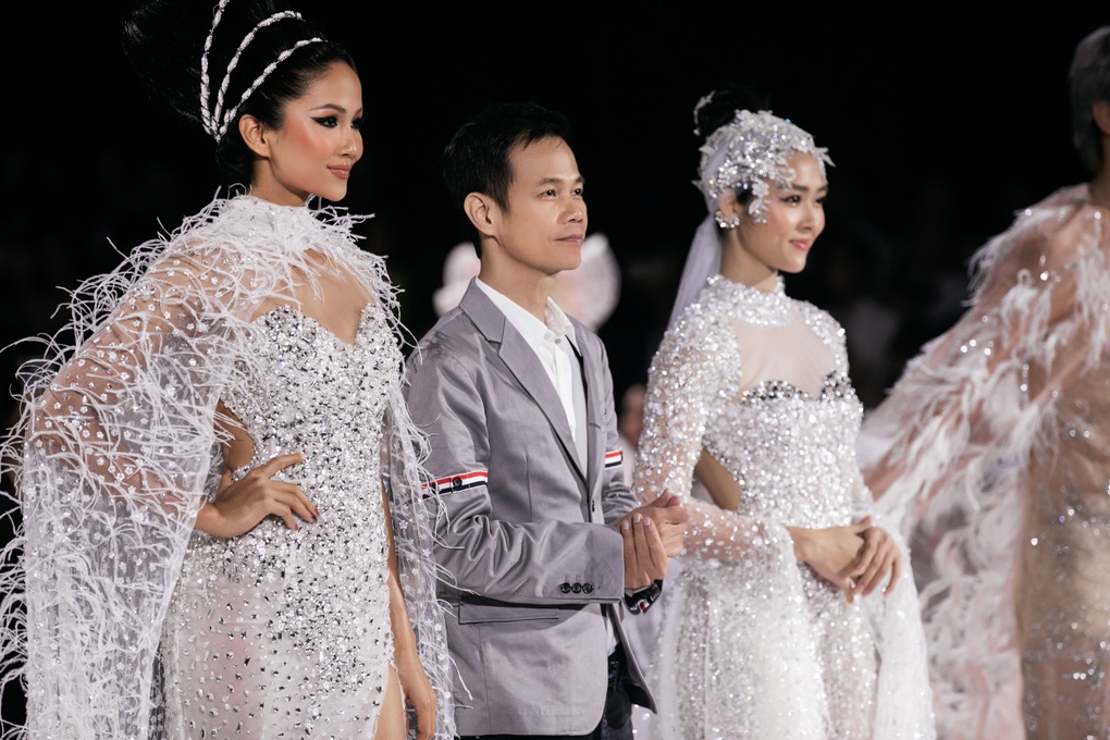 Diệp Bảo Ngọc diện váy cưới với hàng nghìn viên đá quý - 5 Diệp Bảo Ngọc diện váy cưới với hàng nghìn viên đá quý - 5