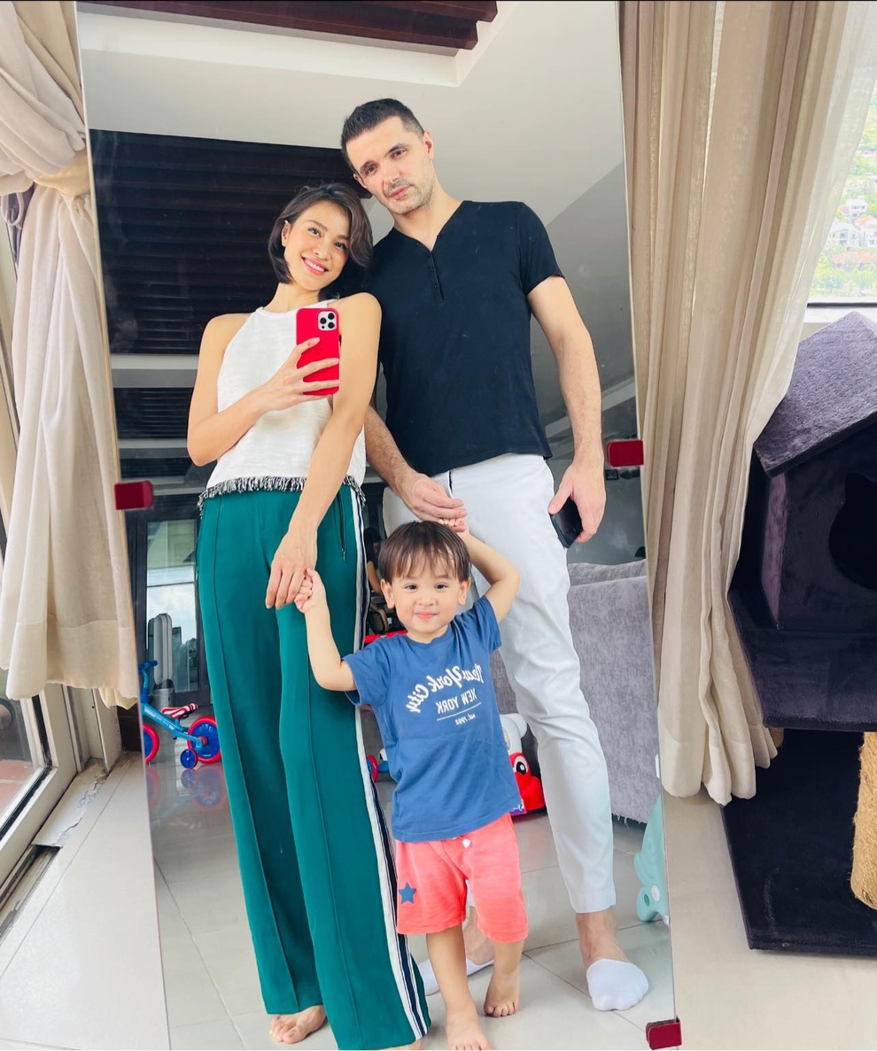 MC Phương Mai: Bố mẹ tôi sốc khi con rể Tây rửa bát còn tôi nằm xem tivi - 7 MC Phương Mai: Bố mẹ tôi sốc khi con rể Tây rửa bát còn tôi nằm xem tivi - 7