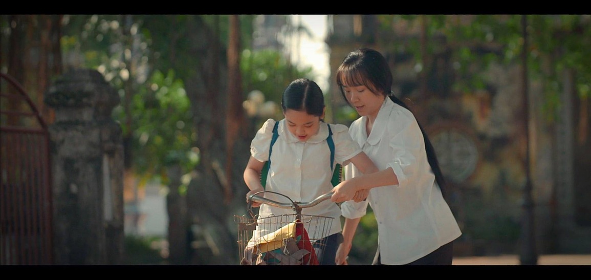 Bầm dập vì cảnh bị đánh ghen, Kim Oanh Thương ngày nắng về tiết lộ bí mật - 2 Bầm dập vì cảnh bị đánh ghen, Kim Oanh Thương ngày nắng về tiết lộ bí mật - 2