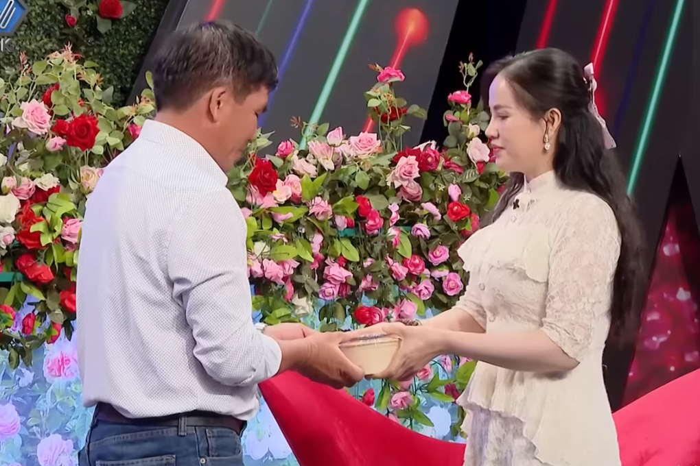 Từ chối hẹn hò, bà mẹ 3 con xinh đẹp khóc nghẹn nhưng vẫn cho số điện thoại - 2 Từ chối hẹn hò, bà mẹ 3 con xinh đẹp khóc nghẹn nhưng vẫn cho số điện thoại - 2
