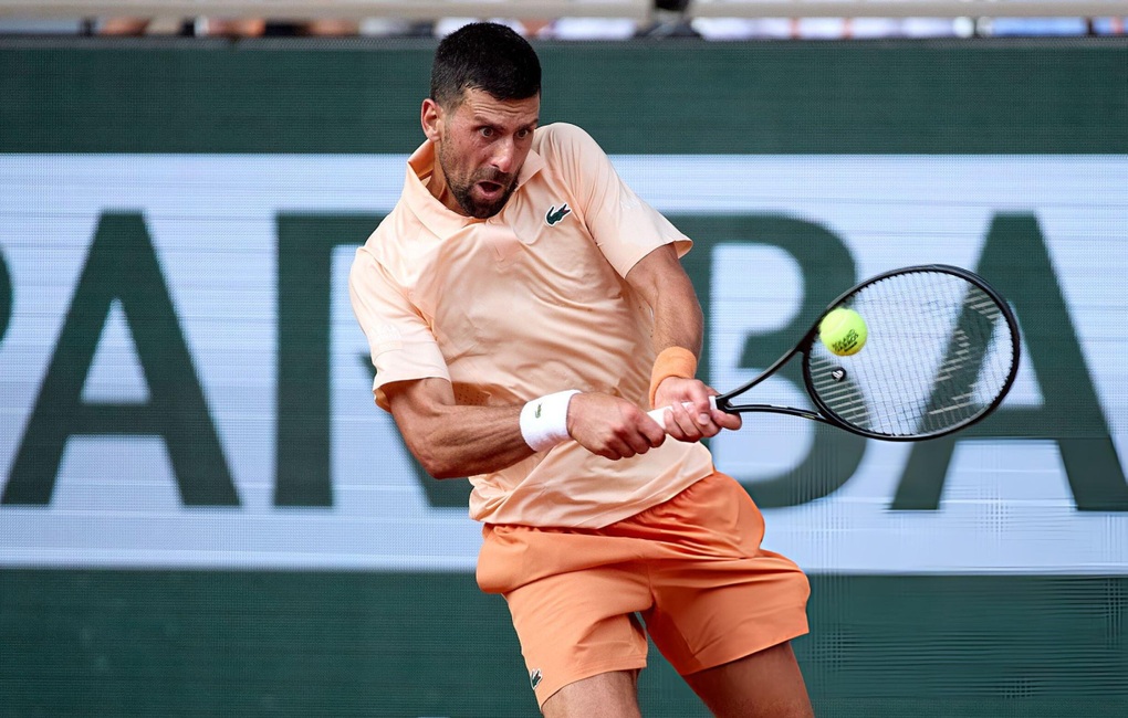 Djokovic thua ngược trước tay vợt 19 tuổi tại Roland Garros - 1