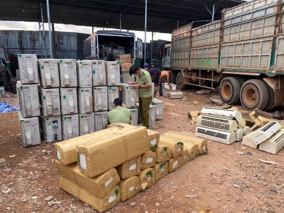Từ lời rao trên mạng, phát hiện hàng trăm máy lạnh, lọc không khí nhập lậu - 2 Từ lời rao trên mạng, phát hiện hàng trăm máy lạnh, lọc không khí nhập lậu - 2