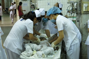 Vụ ba mẹ con tử vong: Tự thiêu bằng xăng