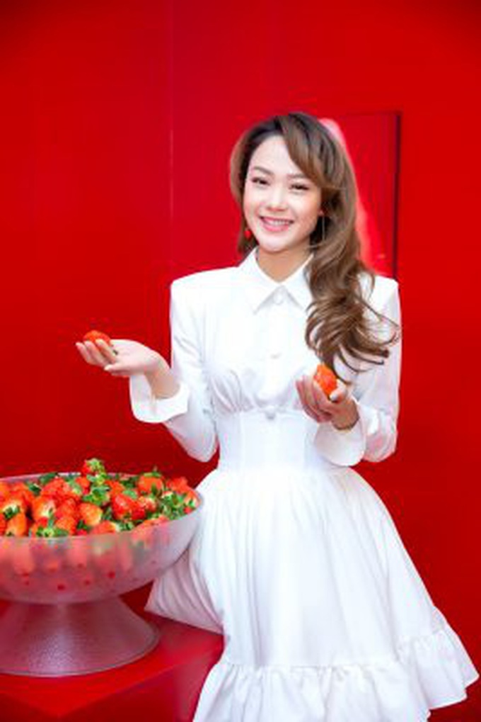 Sao Việt nô nức tham dự buffet dâu tây Hàn Quốc &quot;Queen of Strawberry&quot; - Ảnh 3.