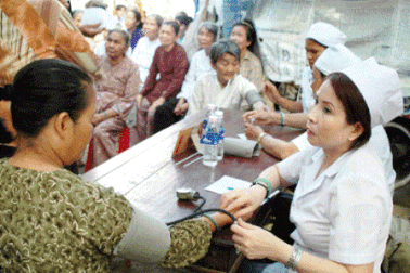 Tư vấn, khám miễn phí bệnh ung thư kết hợp Đông - Tây y