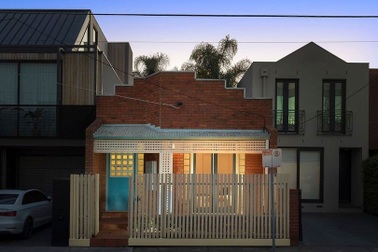 Ngôi nhà búp bê Barbie ngoài đời thực gây "sốc" khi được bán 19 tỷ đồng