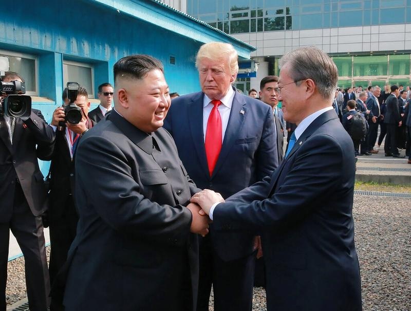 Năm “ngoại giao” khởi sắc của nhà lãnh đạo Kim Jong-un - 11 Năm “ngoại giao” khởi sắc của nhà lãnh đạo Kim Jong-un - 11