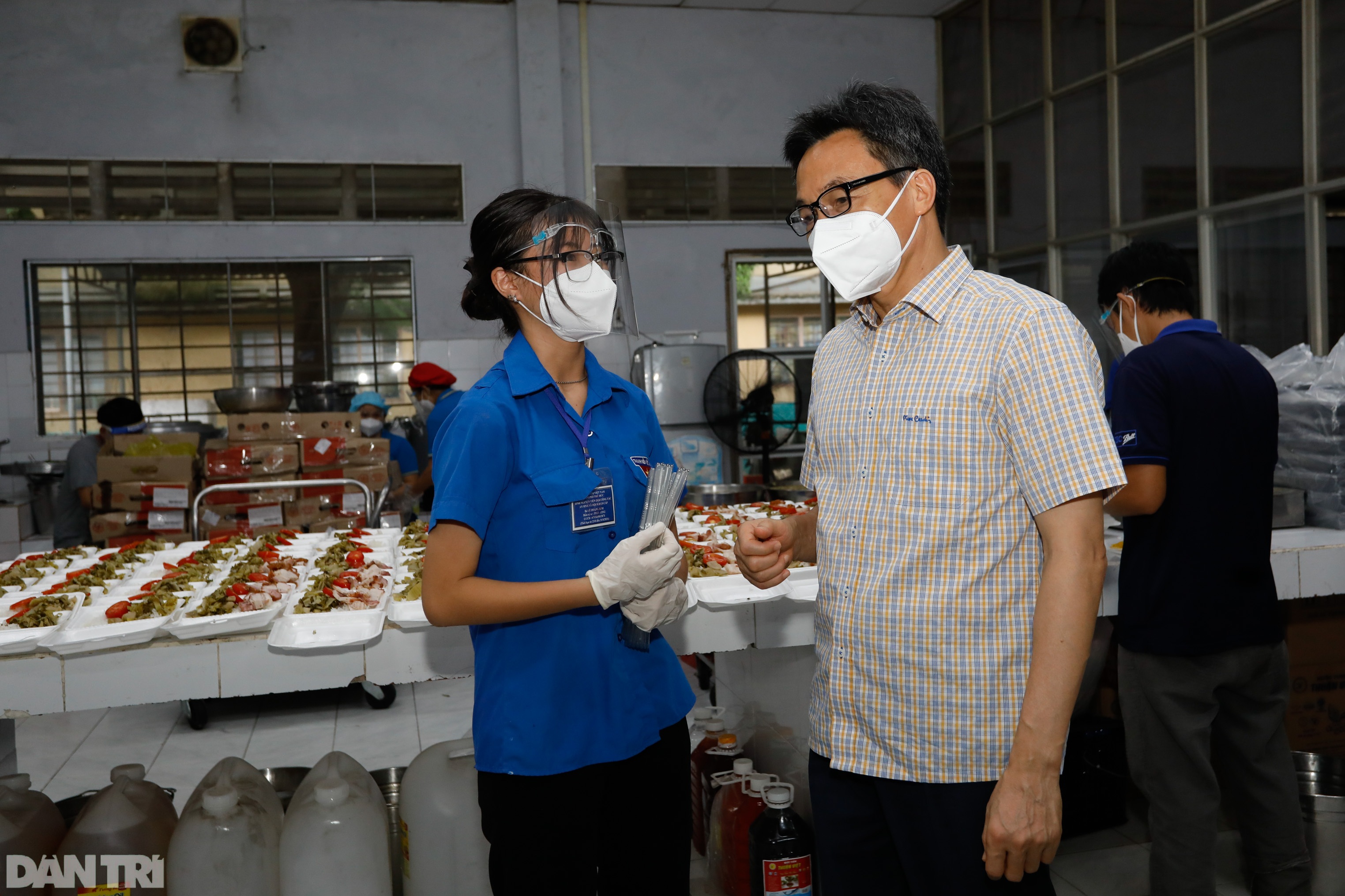 Phó Thủ tướng Vũ Đức Đam thăm nữ tu, tăng ni chăm sóc bệnh nhân Covid-19 - 12 Phó Thủ tướng Vũ Đức Đam thăm nữ tu, tăng ni chăm sóc bệnh nhân Covid-19 - 12