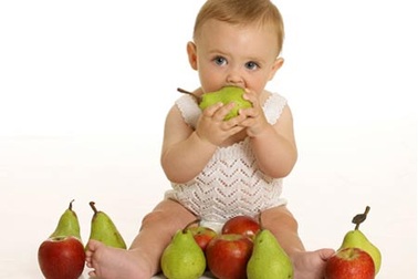 Lưu ý khi cho trẻ dưới 1 tuổi ăn hoa quả 