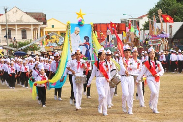 Thiếu nhi quê Bác đồng diễn mừng Quốc khánh