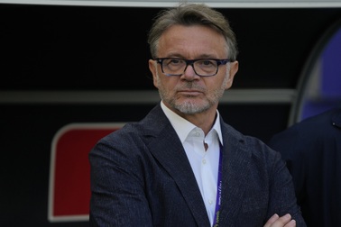 HLV Philippe Troussier "do thám" Indonesia đối đầu Iraq