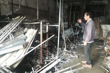 Tiệm sửa xe máy bị lửa thiêu rụi lúc rạng sáng