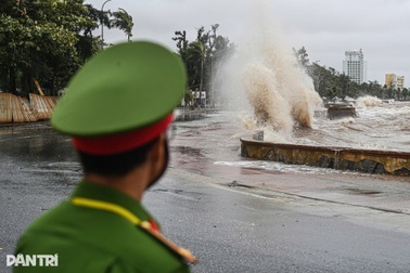 Bão Bualoi đi dọc ven biển miền Trung trước khi đổ bộ Nghệ An - Quảng Trị