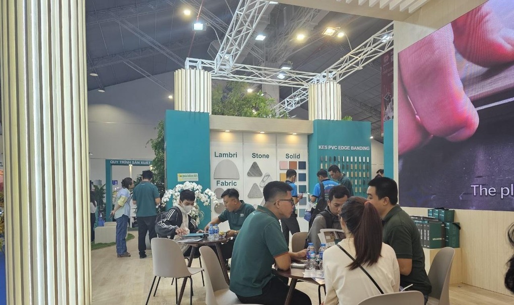 Cận cảnh không gian rừng xanh tại gian hàng ra mắt thương hiệu ván gỗ KES - 8 Cận cảnh không gian rừng xanh tại gian hàng ra mắt thương hiệu ván gỗ KES - 8
