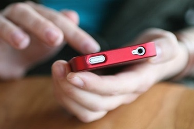 Thực hư việc bé 4 tuổi rối loạn hành vi vì xem điện thoại quá nhiều