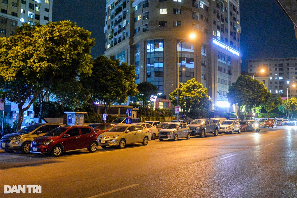 Ô tô dừng, đỗ sai quy định: Cần tăng cường phạt nguội để trị dứt điểm! - 2 Ô tô dừng, đỗ sai quy định: Cần tăng cường phạt nguội để trị dứt điểm! - 2