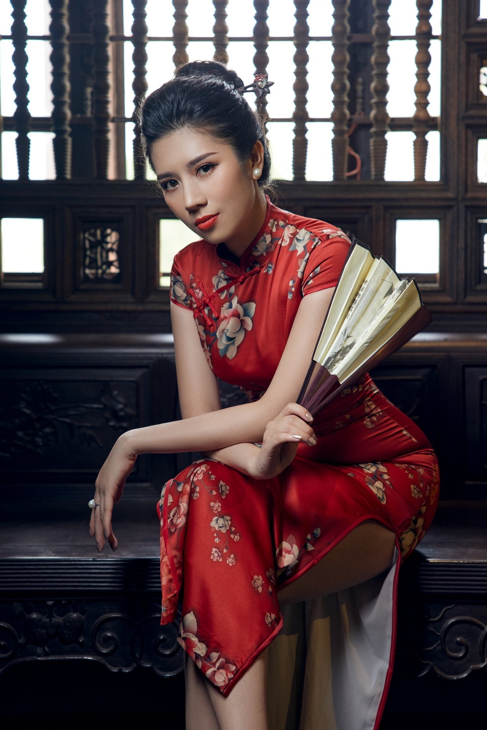 Dương Yến Nhung khoe sắc trong tà áo dài đón Tết - 1 Dương Yến Nhung khoe sắc trong tà áo dài đón Tết - 1