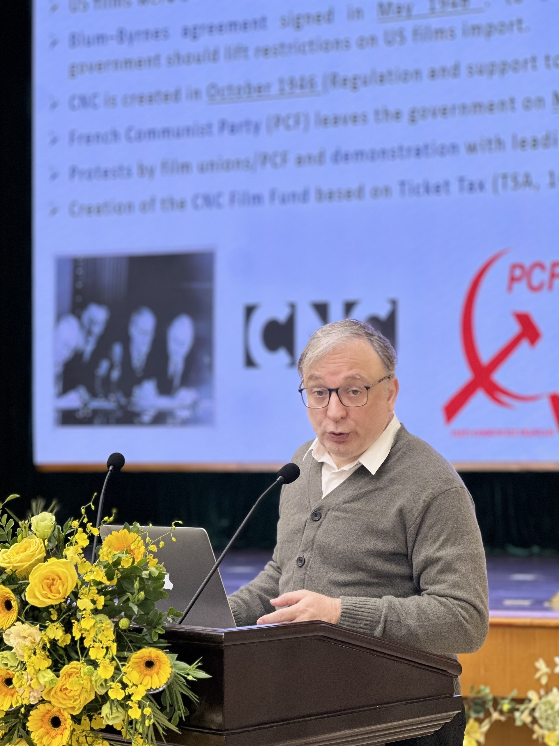 ពីកម្មវិធី Anh Trai គ្រុនក្តៅ៖ ការវិនិយោគលើវប្បធម៌នៅតែខ្ចាត់ខ្ចាយ និងខ្វះឯកសណ្ឋាន - 4 Từ cơn sốt show Anh trai: Đầu tư cho văn hóa vẫn dàn trải, thiếu đồng bộ - 4