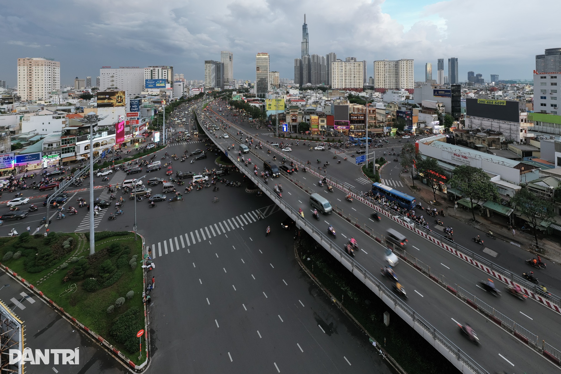 Muôn kiểu vi phạm giao thông ở TPHCM - 5 Muôn kiểu vi phạm giao thông ở TPHCM - 5