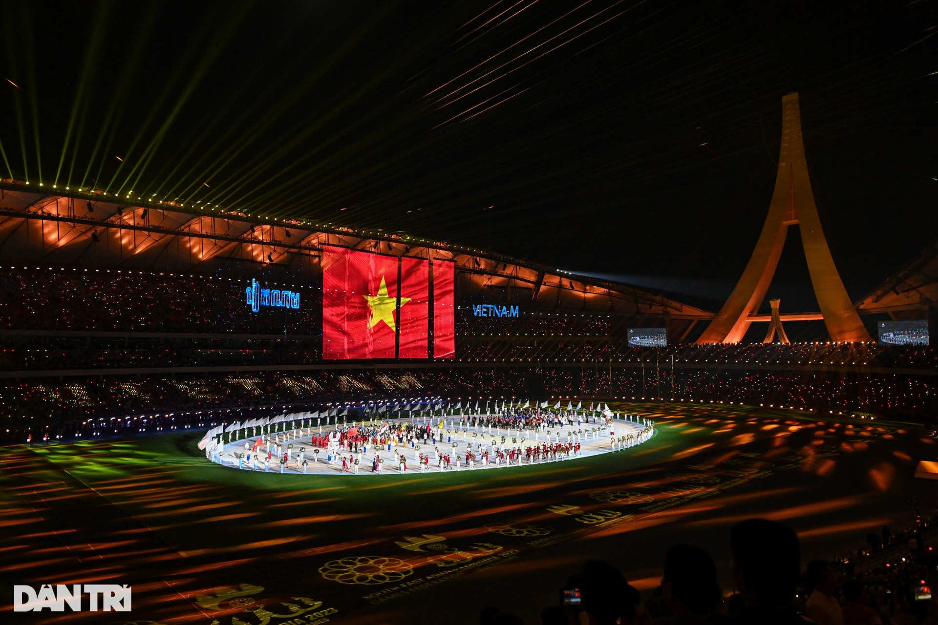 Toàn cảnh lễ khai mạc đẳng cấp, mang tầm cỡ Olympic mở màn cho SEA Games 32 - 10 Toàn cảnh lễ khai mạc đẳng cấp, mang tầm cỡ Olympic mở màn cho SEA Games 32 - 10