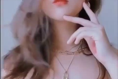 Hot girl NEU Hằng Phan "biến hình"