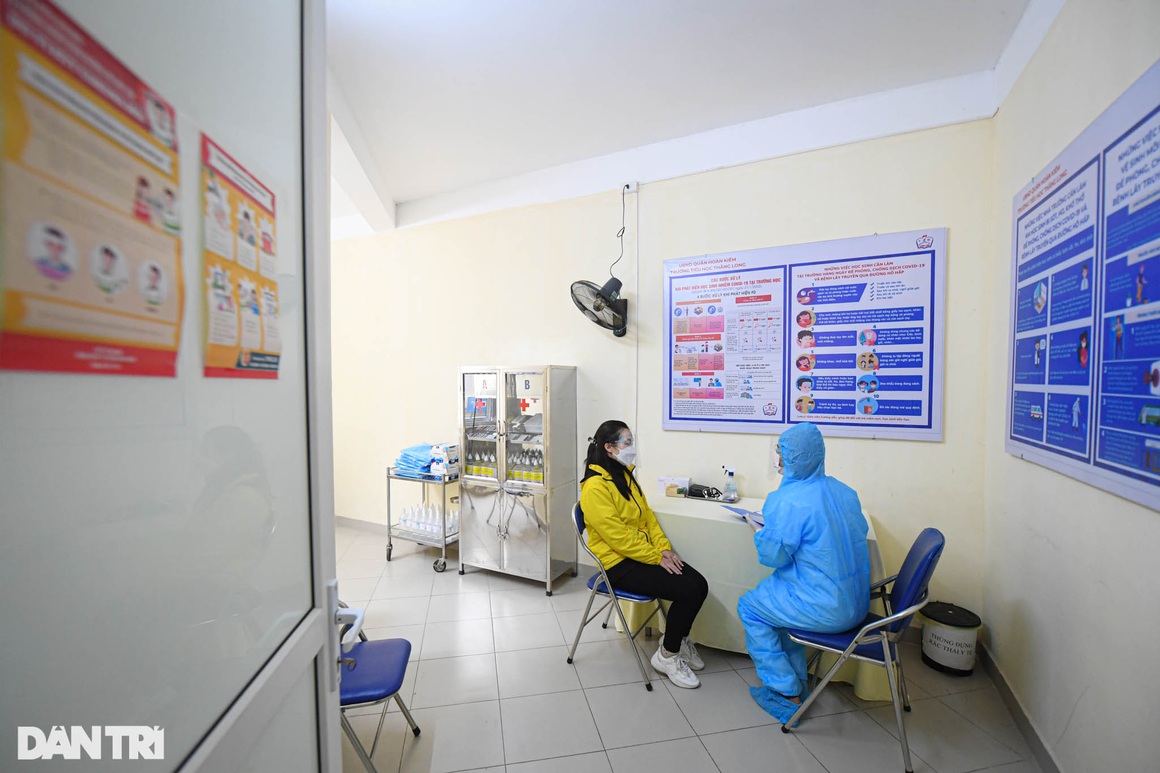 Giáo viên ở Hà Nội vào vai học sinh diễn tập đón trẻ lớp 1-6 trở lại trường - 7 Giáo viên ở Hà Nội vào vai học sinh diễn tập đón trẻ lớp 1-6 trở lại trường - 7