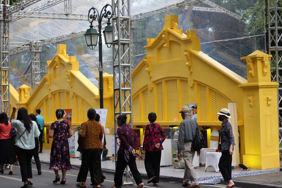 Cuối tuần, người dân đổ về phố đi bộ trải nghiệm tour ẩm thực Hà Nội - 10 Cuối tuần, người dân đổ về phố đi bộ trải nghiệm tour ẩm thực Hà Nội - 10