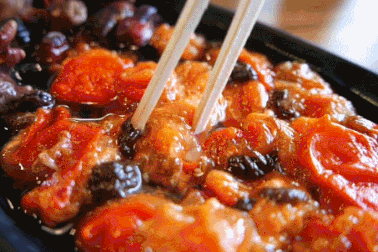 Đặc sản "mọc rễ" xấu lạ, vỏ sần sùi như quả dứa "hút" khách thưởng thức