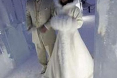 “Đặc vụ” thắp lại lửa yêu ở Nhật