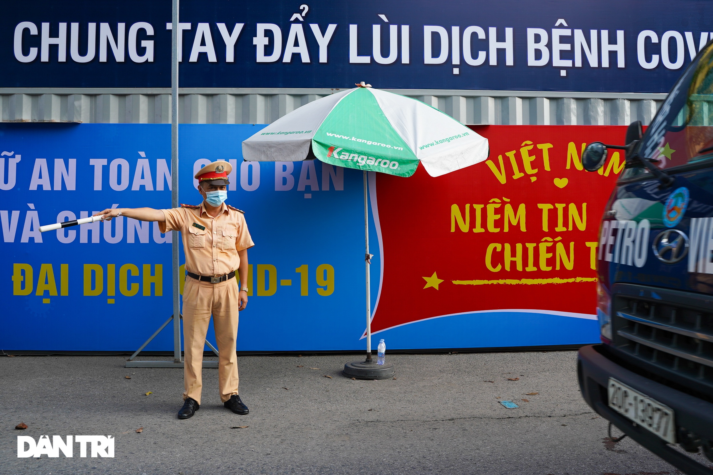 Độc đáo hàng loạt nhà container tại các chốt kiểm dịch Covid-19 - 13 Độc đáo hàng loạt nhà container tại các chốt kiểm dịch Covid-19 - 13
