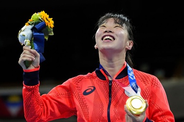 Tấm HCV boxing Olympic Tokyo đầy ý nghĩa của nữ võ sĩ Nhật Bản