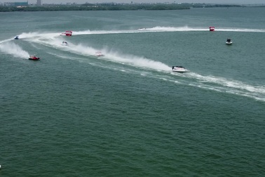 Màn rượt đuổi kịch tính của các tay đua mô tô nước hàng đầu thế giới