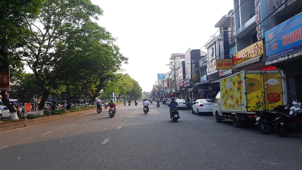 Đường phố Huế vắng bóng người sau ca nhiễm Covid-19 của du khách - 12 Đường phố Huế vắng bóng người sau ca nhiễm Covid-19 của du khách - 12