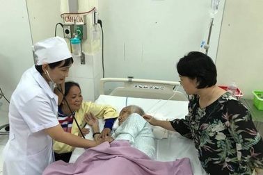 Cụ bà gần 100 tuổi suýt chết vì ứ 200ml mủ ở tử cung