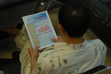 NĐT bán tháo cổ phiếu cuối phiên