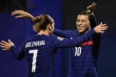 Griezmann, Mbappe đưa tuyển Pháp vượt qua Croatia
